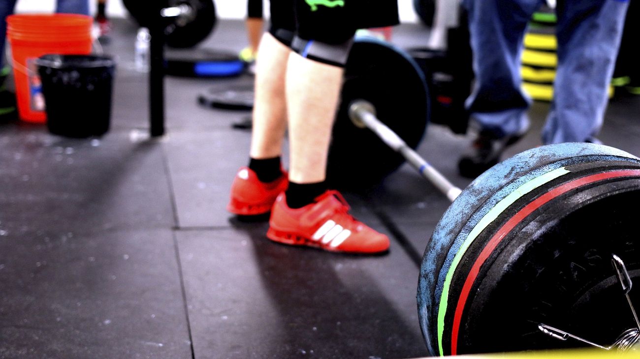 Free deadlift barbell with weights